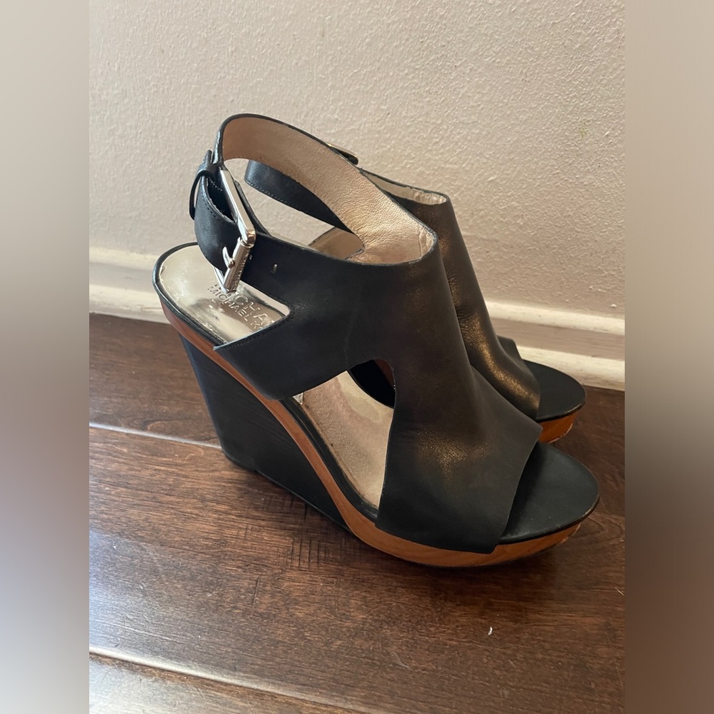 Michael Kors platform heels! Black Size 8